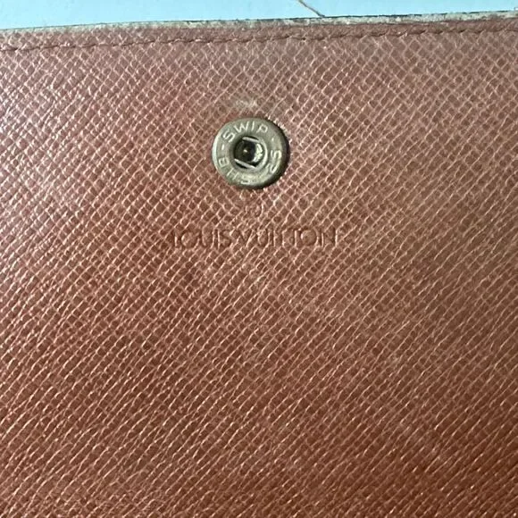 Vintage Louis Vuitton Monogram Sarah Wallet - Picture 12 of 12